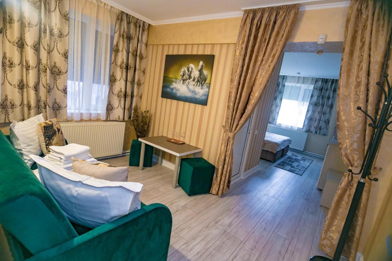 Hotel Floare De Iris Vama Veche Exteriér fotografie