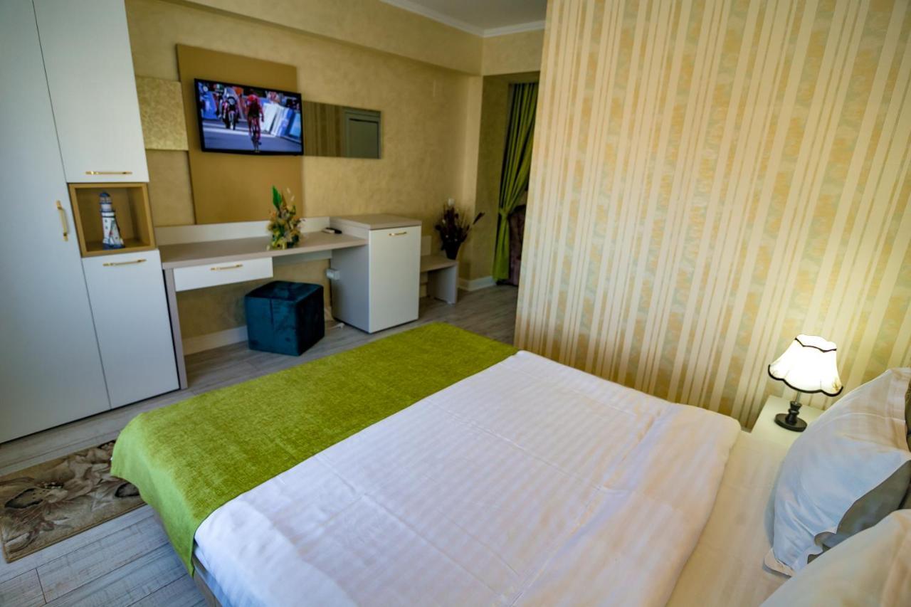 Hotel Floare De Iris Vama Veche Exteriér fotografie