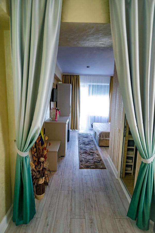Hotel Floare De Iris Vama Veche Exteriér fotografie