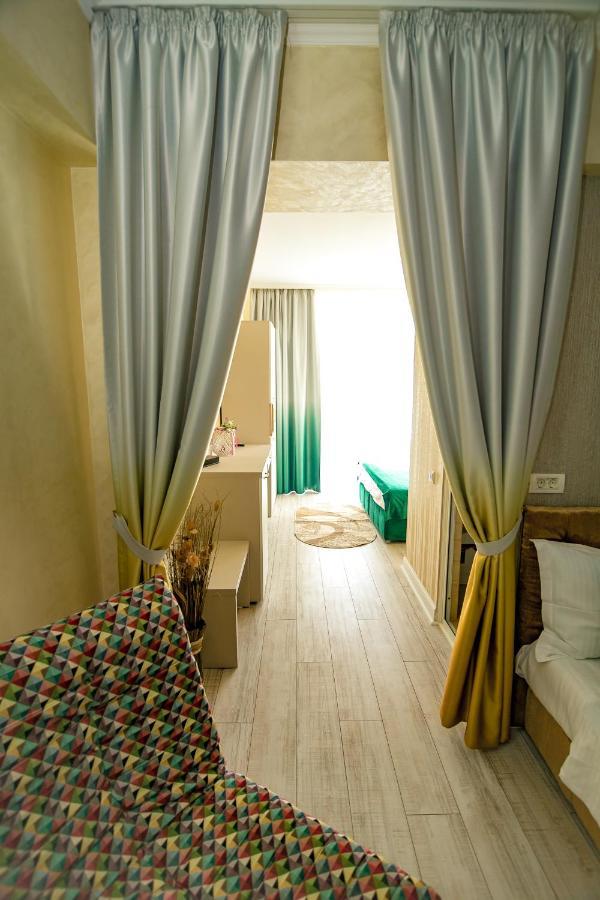 Hotel Floare De Iris Vama Veche Exteriér fotografie