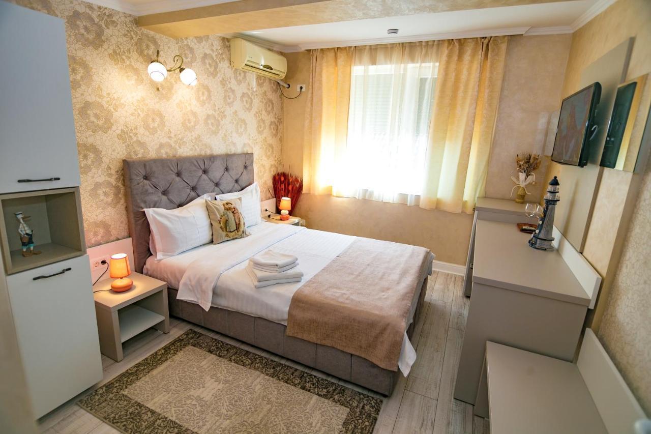 Hotel Floare De Iris Vama Veche Exteriér fotografie